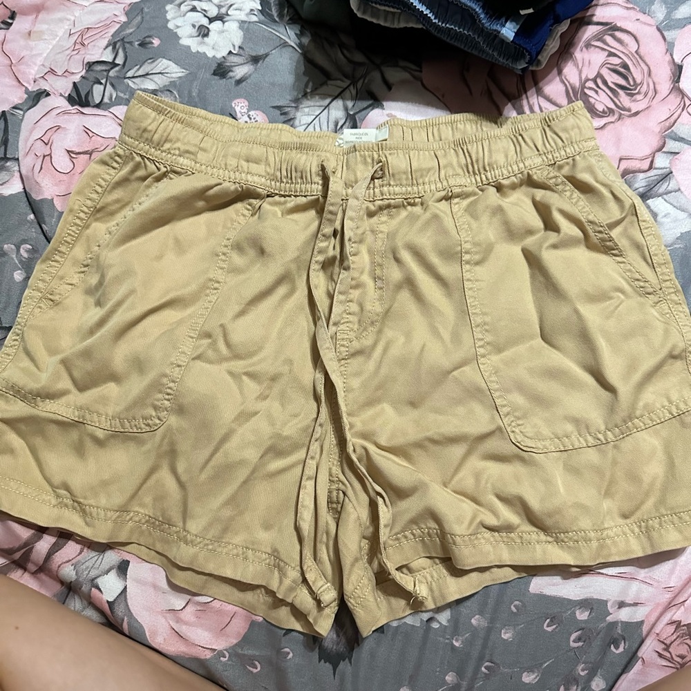 Women’s small khaki shorts